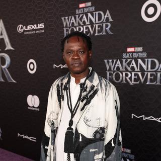 Baaba Maal, co-compositeur et chanteur du morceau phare de "Black Panther" et de "Black Panther: Wakanda Forever", ici à la première de ce dernier film à Hollywood le 26 octobre 2022. [AFP - Jesse Grant]