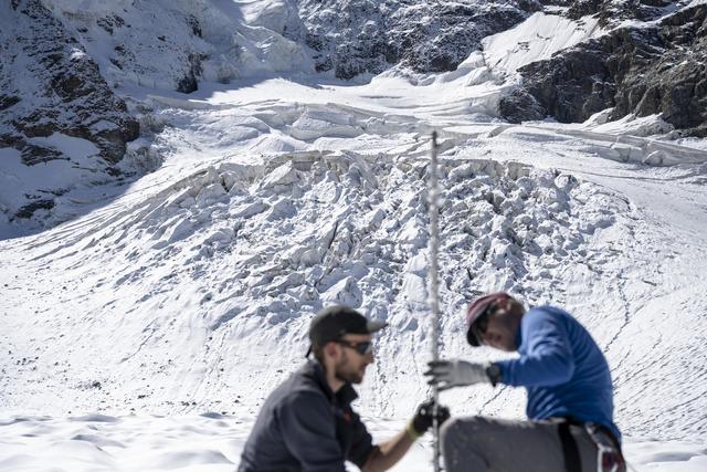 Le niveau des glaciers est désormais scruté attentivement. Mais ça n'a pas toujours été le cas. [Keystone - Mayk Wendt]