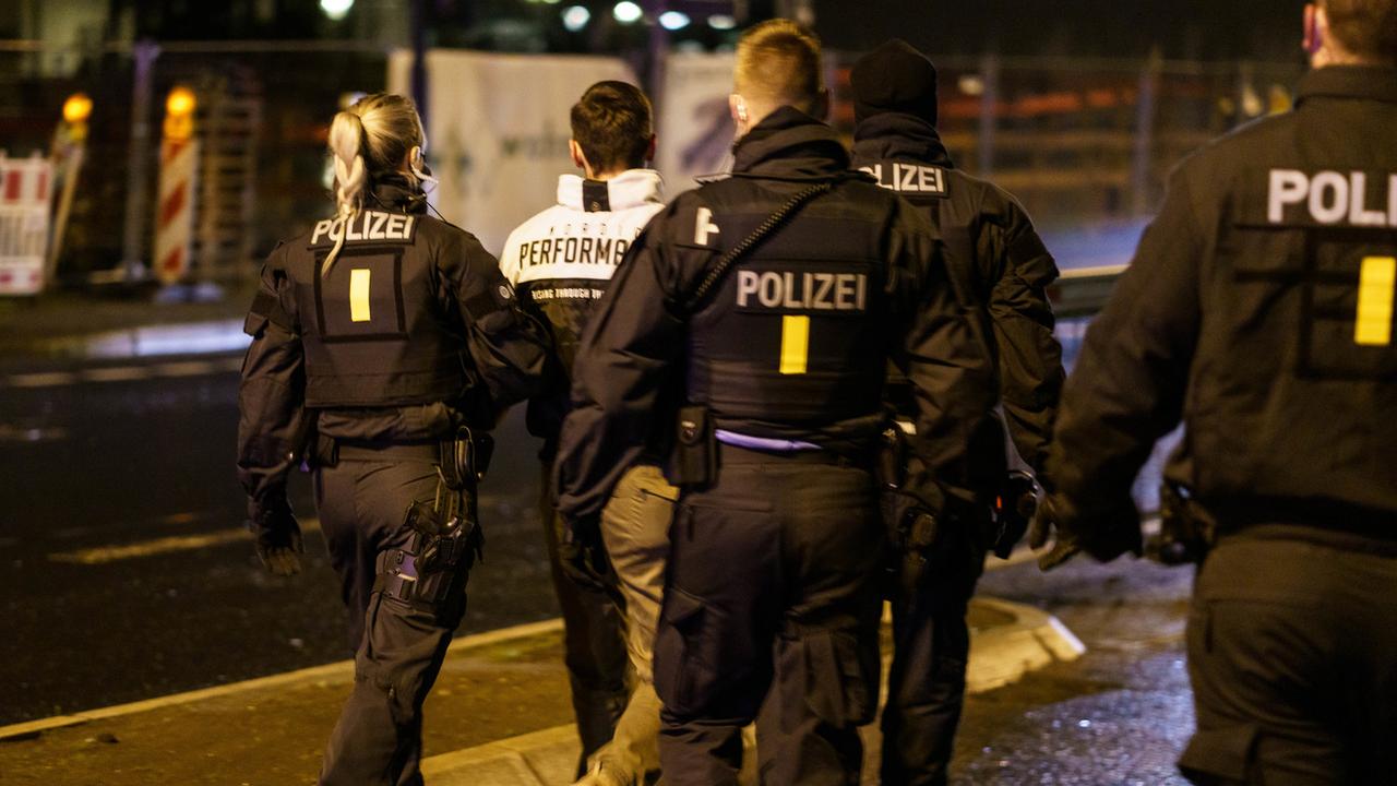 Coup de filet en Allemagne chez des antivax qui planifiaient attaques et rapts (image d'archives). [Keystone - Frank Rumpenhorst]
