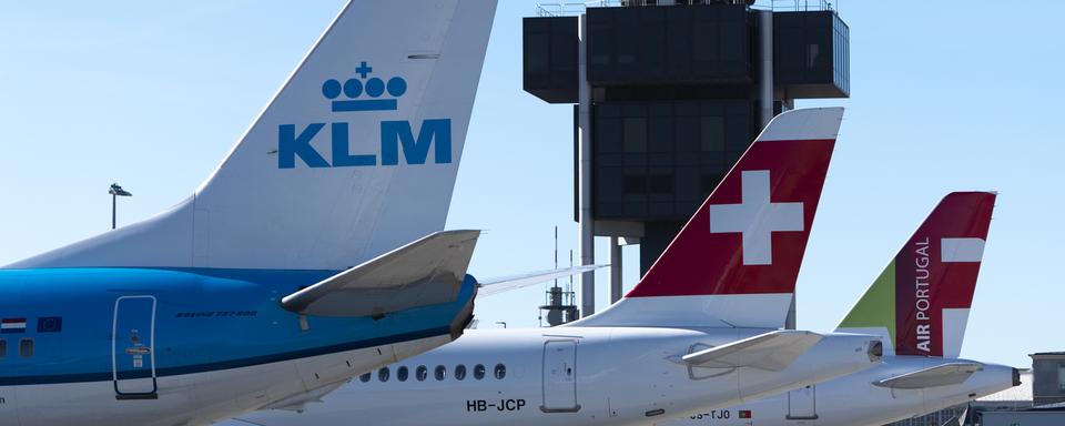 Des avions de différentes compagnies à l'aéroport de Genève-Cointrin, en février 2020. [Keystone - Laurent Gillieron]