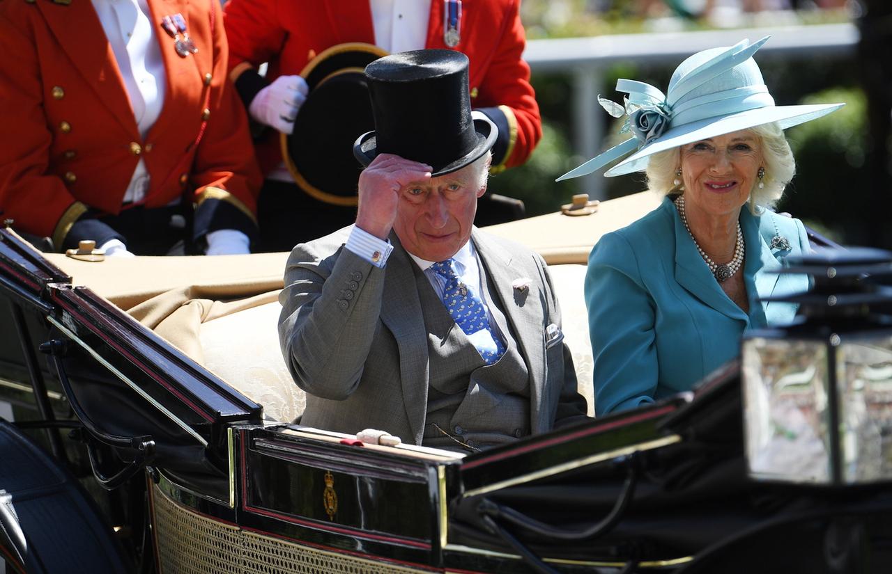 Charles et Camilla, le 14 juin 2022 aux courses hippiques d'Ascot. [EPA/Keystone - Neil Hall]