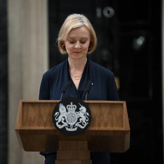 La Première ministre britannique, Liz Truss, confrontée à une pression croissante de l'opposition et au sein de son propre parti, a annoncé sa démission ce jeudi. [AFP - Daniel Leal]