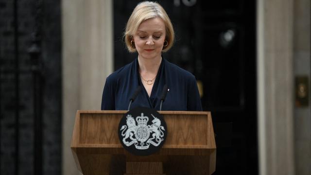 La Première ministre britannique, Liz Truss, confrontée à une pression croissante de l'opposition et au sein de son propre parti, a annoncé sa démission ce jeudi. [AFP - Daniel Leal]