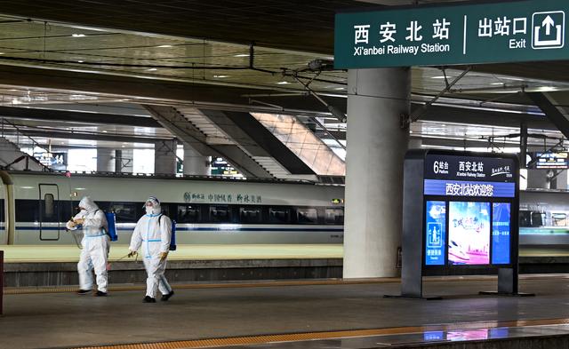 La ville chinoise de Xi'an lève gentiment ses restrictions, notamment dans les transports en commun. [AFP - Tao Ming]