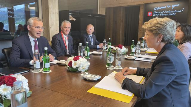 La conseillère fédérale en charge de la défense Viola Amherd a rencontré le secrétaire général de l'Otan Jens Stoltenberg mardi, en marge du Forum économique mondial (WEF) de Davos. [Twitter Viola Amherd]