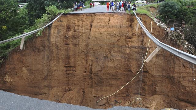 45 morts dans des inondations en Afrique du Sud, nouvelles intempéries prévues. [Keystone]