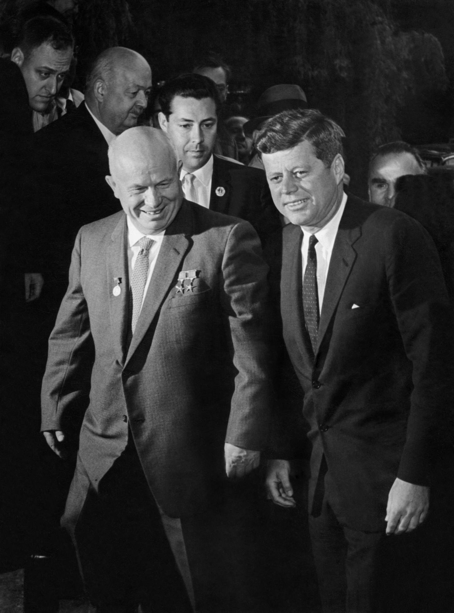 Un an avant la crise des missiles de Cuba, Nikita Khrouchtchev et John Fitzgerald Kennedy se sont rencontrés le 3 juin 1961 à Vienne pour le début des pourparlers Est-Ouest. [AFP - -]