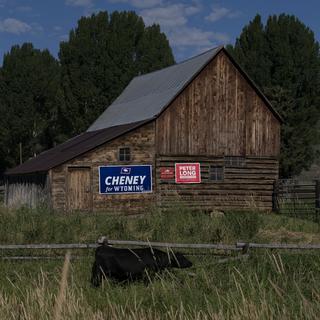 À la primaire républicaine du Wyoming, la candidature de Liz Cheney est menacée par Harriet Hageman qui bénéficie du soutien de Donald Trump. [Keystone/AP Photo - Jae C. Hong]
