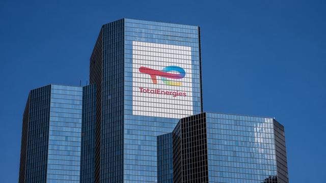 Le siège du groupe énergétique français TotalEnergie dans le quartier de la Défense à Paris. [Hans Lucas/AFP - Xose Bouzas]