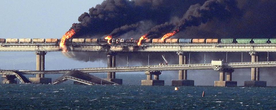 Le pont reliant la Crimée annexée par la Russie en 2014 et le territoire russe a été partiellement détruit le 8 octobre 2022. [AFP]