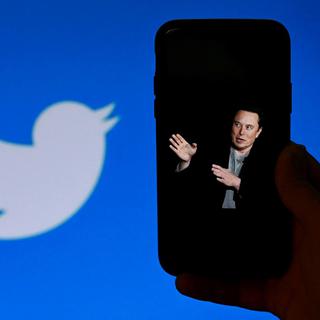 Les pires contenus déferlent sur Twitter avec son rachat par Elon Musk. [AFP - Olivier Douliery]