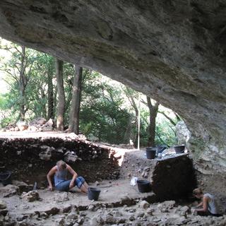 L'arrière de la Grotte Mandrin. [CNRS - Ludovic Slimak]