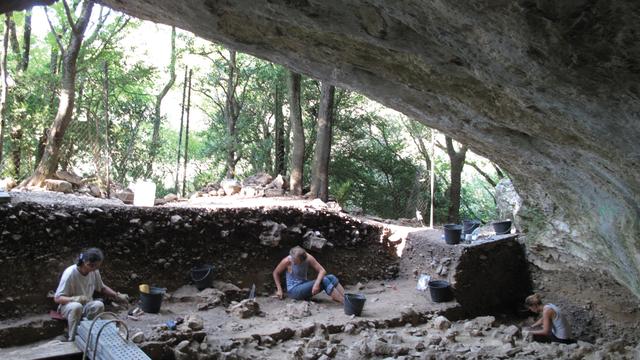 L'arrière de la Grotte Mandrin. [CNRS - Ludovic Slimak]