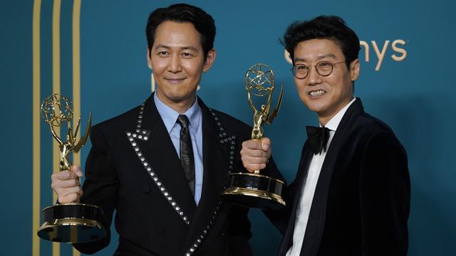 Lee Jung-jae et Hwang Dong-hyuk, de la série coréenne Squid Game. [keystone - Jae C. Hong]