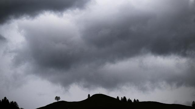 De fortes pluies ont frappé l'est de la Suisse. [Keystone - Gian Ehrenzeller]