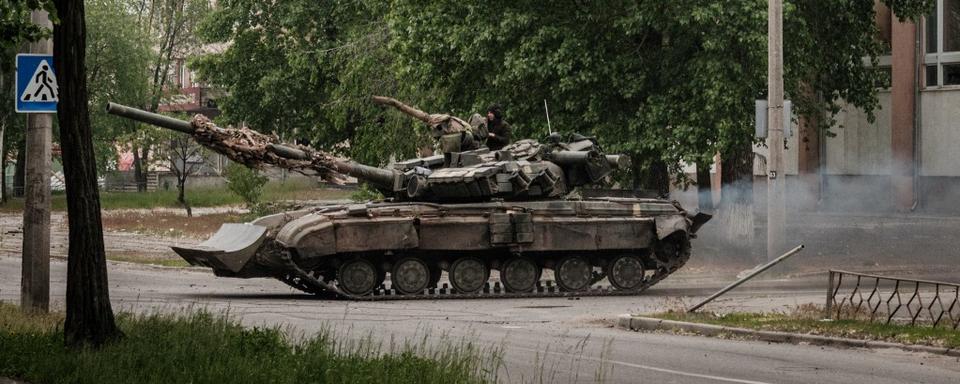 Un tank ukrainien à Severodonetsk. [AFP - Yasuyoshi Chiba]