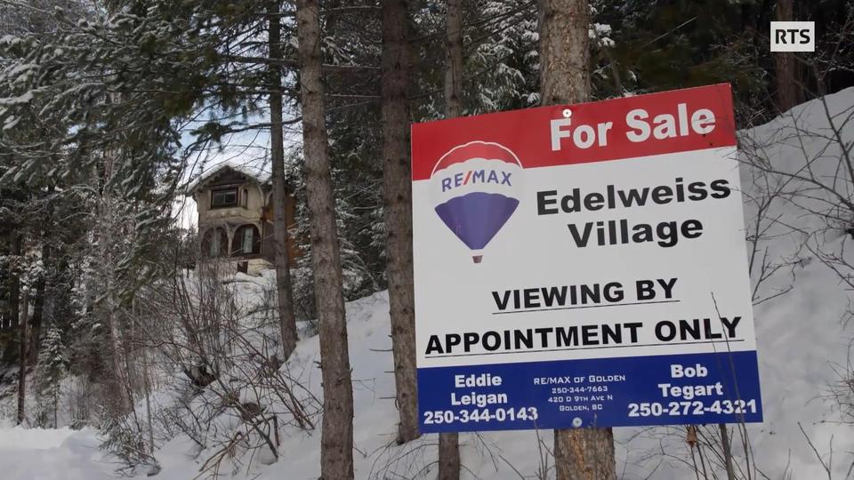 Mis en vente, des chalets suisses historiques sont menacés dans les Rocheuses canadiennes.