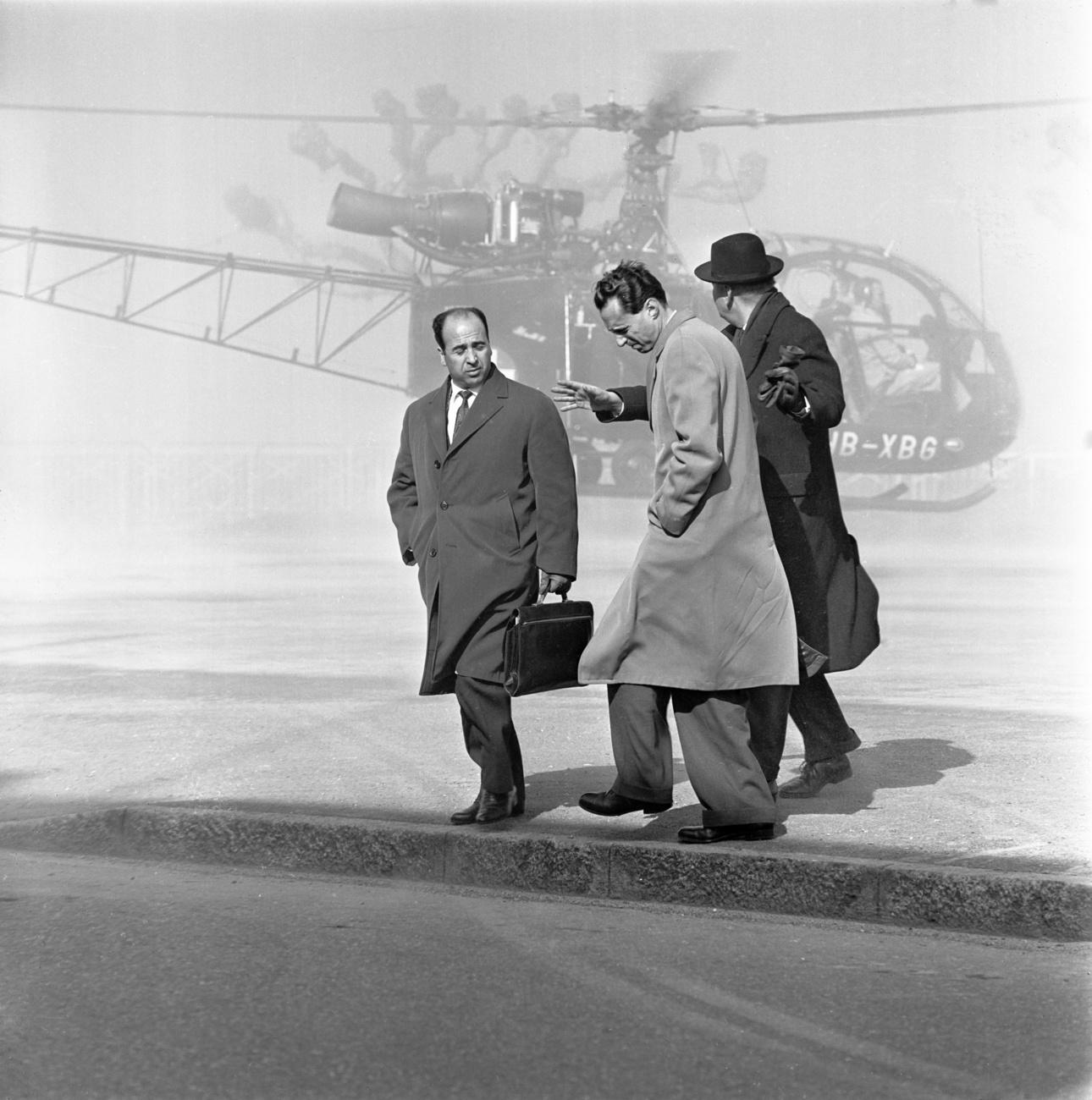 Arrivée à Evian de Krim Belkacem, chef de la délégation algérienne aux négociations franco-algériennes, le 7 mars 1962. [Keystone/Photopress-archiv]