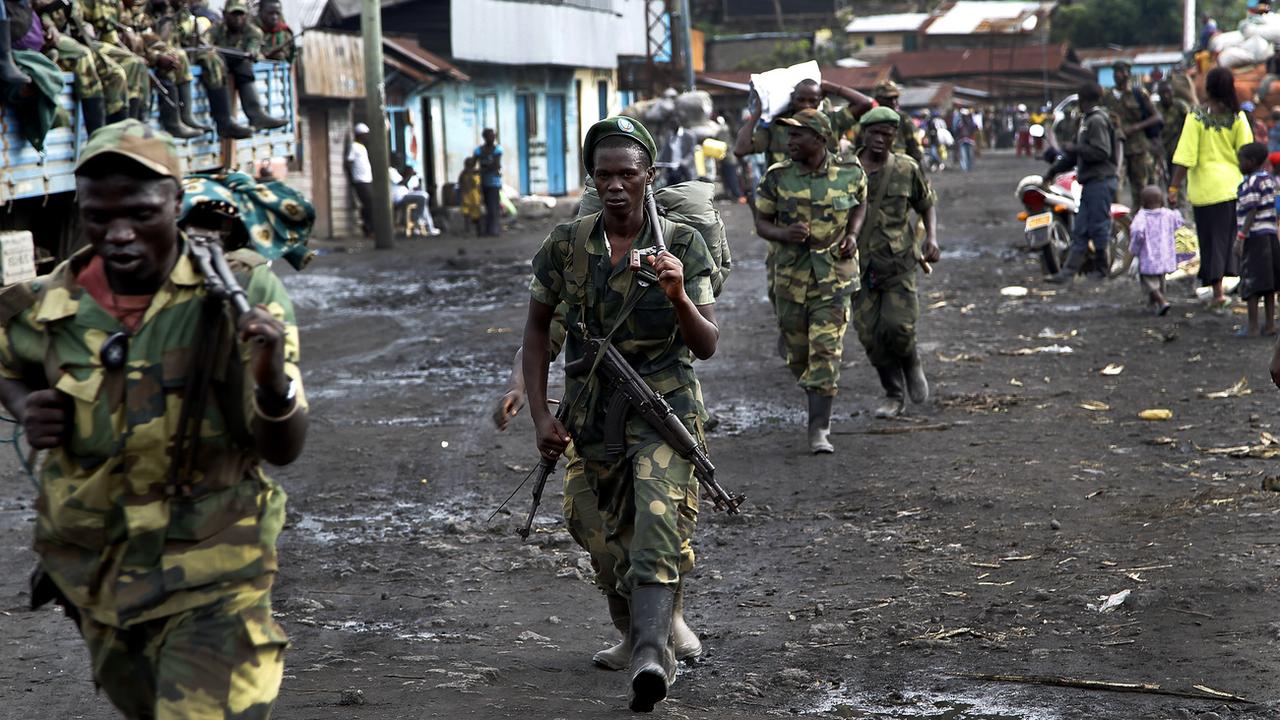 Les rebelles du M23 sont accusés d'avoir commis un "massacre" dans l'est de la RDC avec le soutien du Rwanda, qui dément. [Keystone - Jerome Delay]
