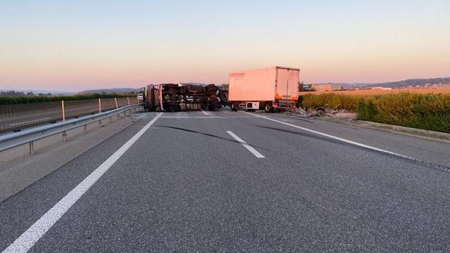 L'autoroute A1 est fermée entre Avenches et Payerne en raison d'un accident. [Police cantonale Fribourg]