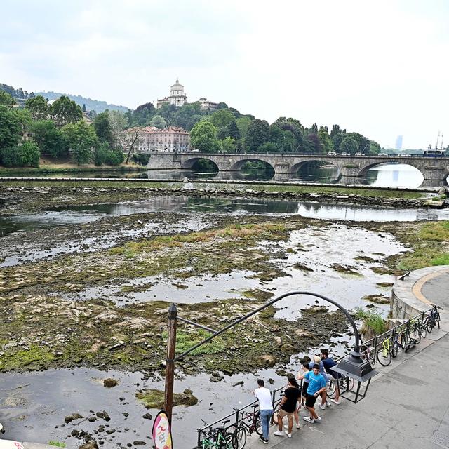 Le Pô est presque à sec à Turin, ce 21 juin 2022. [Keystone - Alessandro Di Marco]