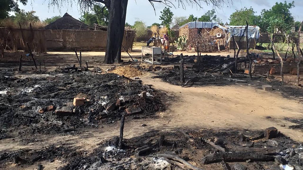 Le village de Masteri, dans le Darfour, après une attaque en juillet 2020. [Keystone/AP - Mustafa Younes]