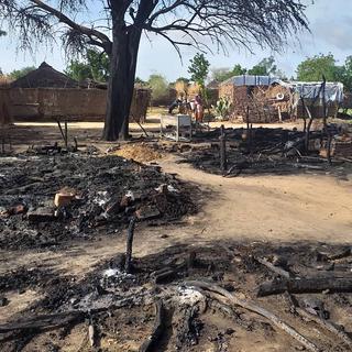 Le village de Masteri, dans le Darfour, après une attaque en juillet 2020. [Keystone/AP - Mustafa Younes]