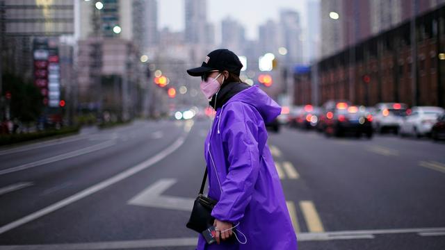 La volonté d’émigré chez les jeunes et la classe moyenne à Shanghai. [Reuters - Aly Song]