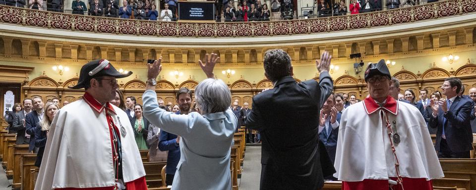 Elisabeth Baume Schneider et Albert Rösti lors de leur prestation de serment. [Keystone - Peter Schneider]