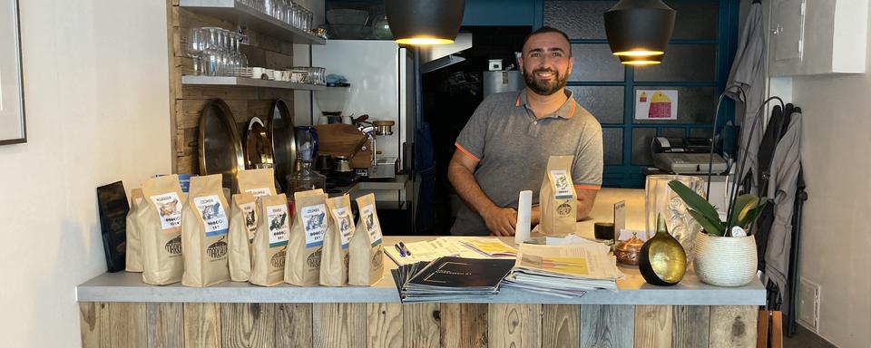 Mouhammed Alomari: de Damas à Porrentruy. Le banquier devenu restaurateur. [RTS - Deborah Sohlbank]