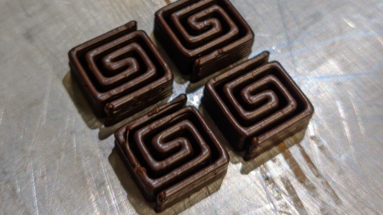 Les spirales en chocolat, des métamatériaux mangeables, développées à l'Université d'Amsterdam. [Twitter - @CorentinCoulais]