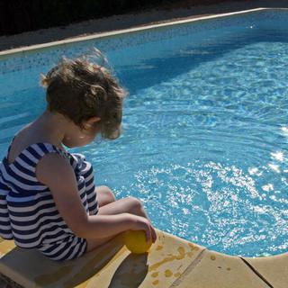 Louer une piscine privée pour quelques heures est un service en plein essor en France. [AFP - Denis Charlet]