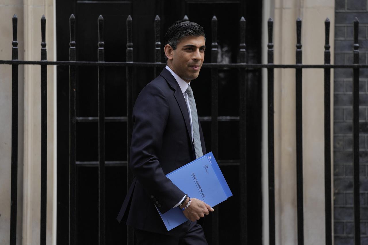 Rishi Sunak quitte le 11 Downing Street. [Keystone - AP Photo/Alastair Grant]