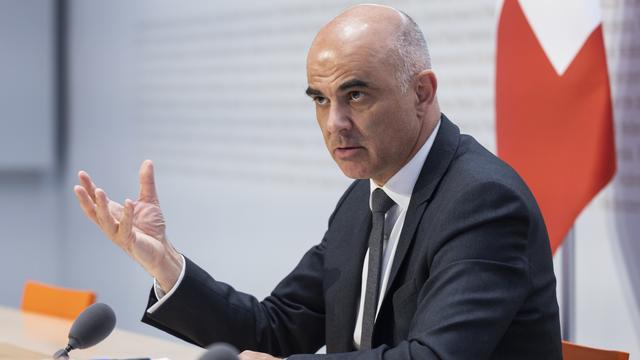 Le conseiller fédéral Alain Berset, photographié ici le 3 juin 2022 lors d'une conférence de presse à Berne. [Keystone - Peter Klaunzer]