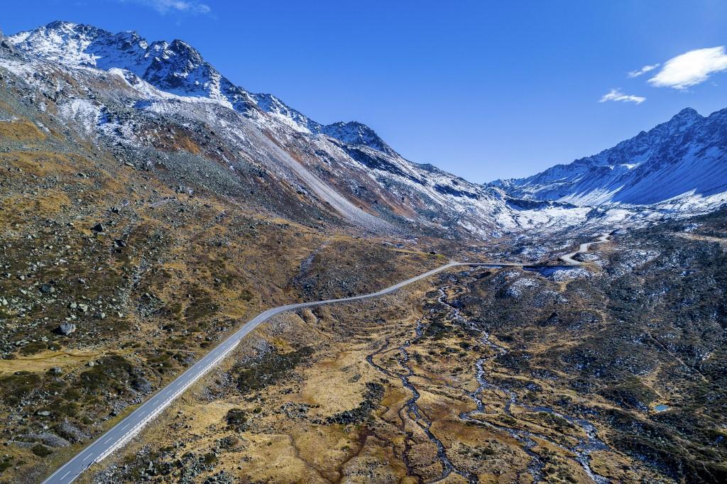 Une vue aérienne du col de la Flüela. [mauritius images via AFP - Stefan Schurr]