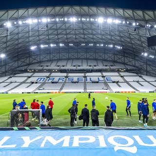 Les joueurs du FC Bâle s'entraînent au Vélodrome de Marseille en vue de leur rencontre face à l'OM. [Keystone - Georgios Kefalas]