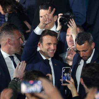 Emmanuel Macron réélu à la présidence de la République avec 58% des voix. [KEYSTONE - CHRISTOPHE PETIT TESSON]