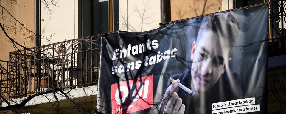 Quelque 56% de la population avait accepté le texte visant à interdire la publicité pour le tabac. [Keystone - Laurent Gillieron]