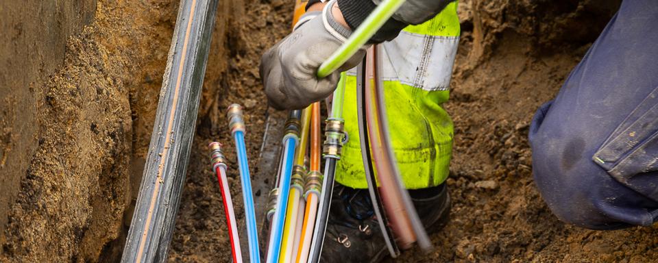 Tuyaux de fibre optique et autres. [AFP - JAMES ARTHUR GEKIERE / BELGA MAG]