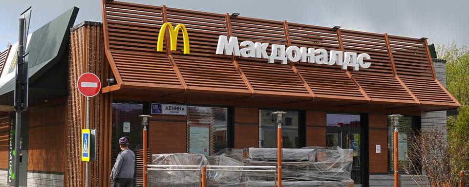 Un restaurant McDonald's fermé à Podolsk, près de Moscou. [Keystone/EPA - Maxim Shipenkov]