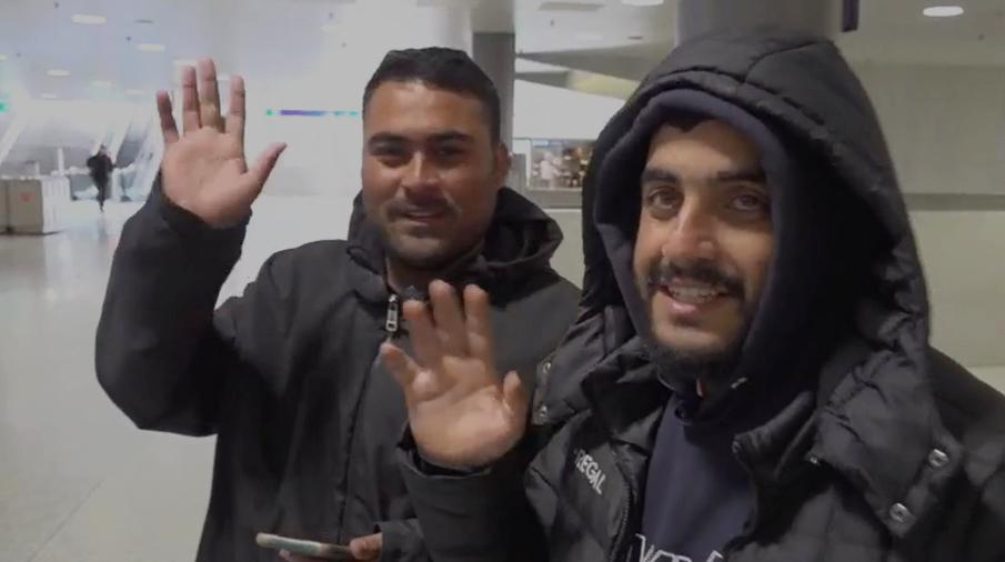 L'adieu des deux jeunes Afghans en gare de Zurich. [RTS - Mise au point]
