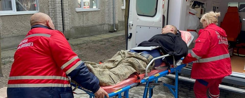 Une ONG française forme des médecins ukrainiens à la médecine de guerre. [Anadolu Agency via AFP - Abdullah Tevge]