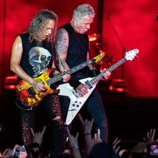 James Hetfield (à droite) et Kirk Hammett du groupe Metallica en concert au Pinkpop festival à Landgraaf au Pays-Bas le 17 juin 2022. [ANP/AFP - Paul Bergen]