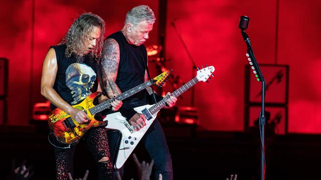 James Hetfield (à droite) et Kirk Hammett du groupe Metallica en concert au Pinkpop festival à Landgraaf au Pays-Bas le 17 juin 2022. [ANP/AFP - Paul Bergen]