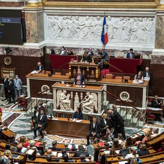 En France, le projet de loi sur le pouvoir d'achat adopté par les députés fait polémique. [EPA - Christophe Petit Tesson]