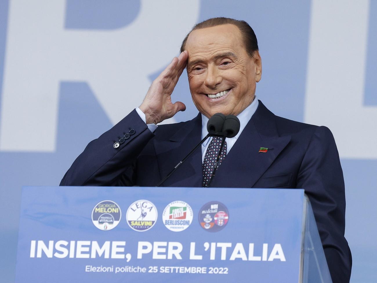 Silvio Berlusconi en pleine campagne électorale le 22 septembre 2022 à Rome. [Keystone - EPA/GIUSEPPE LAMI]