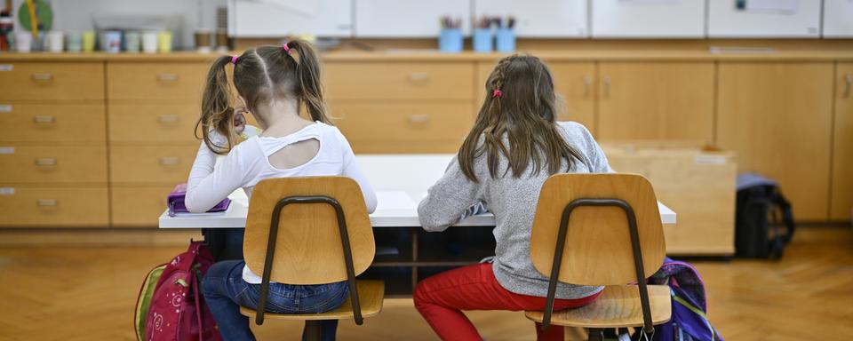 L'afflux de réfugiés ukrainiens se fait sentir dans les écoles romandes [Keystone]