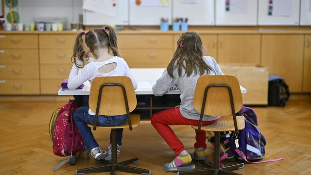 L'afflux de réfugiés ukrainiens se fait sentir dans les écoles romandes [Keystone]