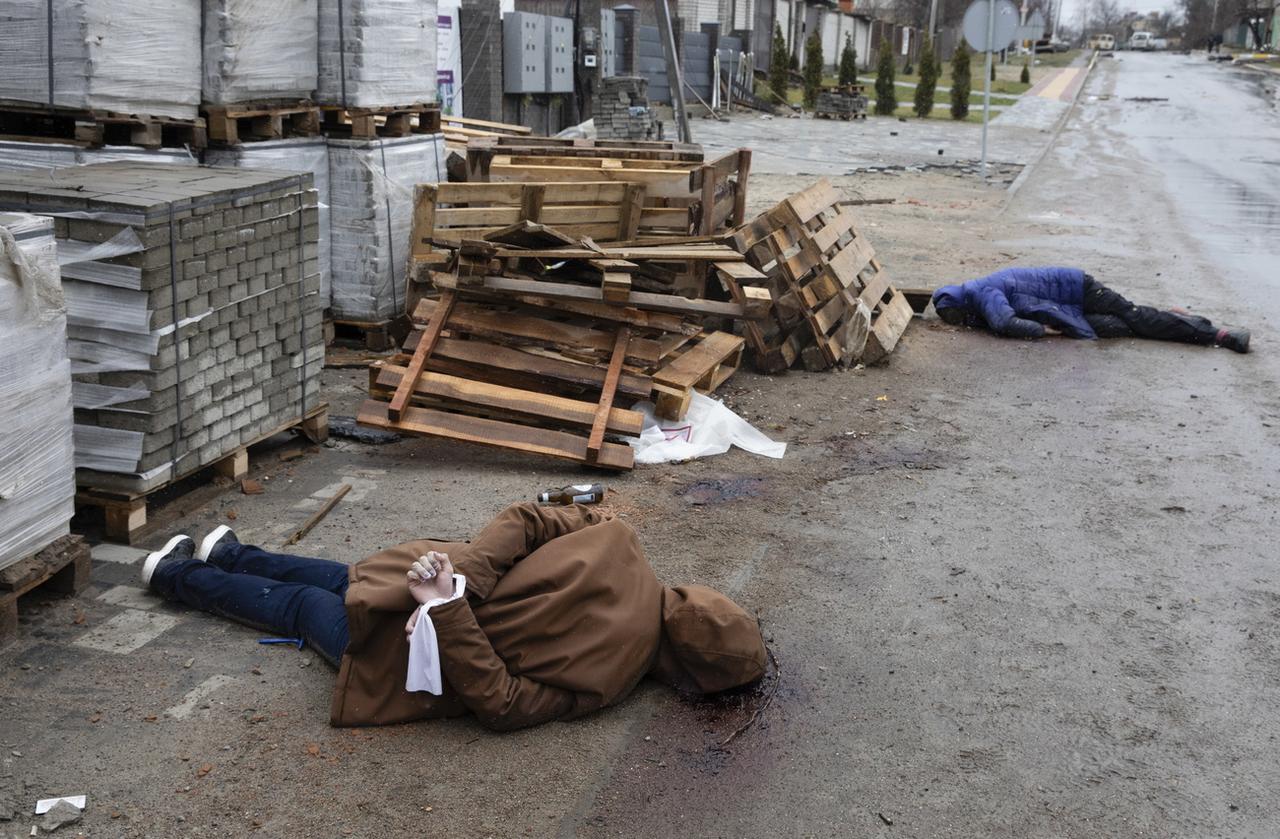 A Boutcha, des civils ont été abattus avec les mains liées dans le dos. [EPA - MIKHAIL PALINCHAK]