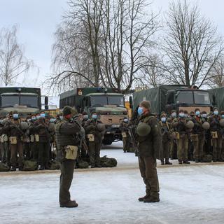 Des forces ukrainiennes en exercice dans le nord du pays. [Keystone - EPA/OleksanderYesmanchuk]